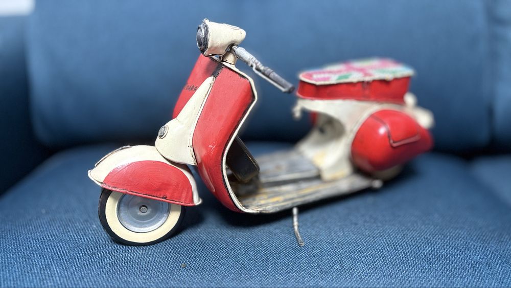 Macheta Scoter Vespa Tabla-Detalii F Bune-Anglia-32 cm-Citeste Anuntul