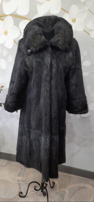 Продам две натуральные шубы.