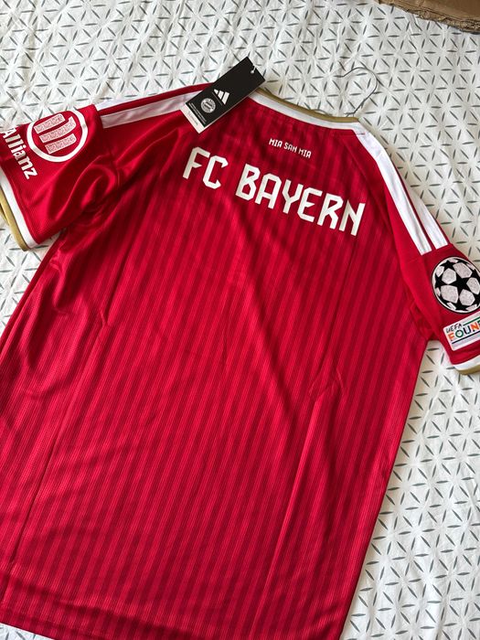 Tricou Bayern home rosu 2026-2027 sezonul nou cu badge champions league