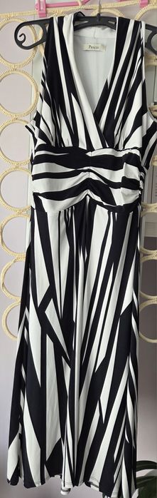 Rochie eleganta cu umerii goi