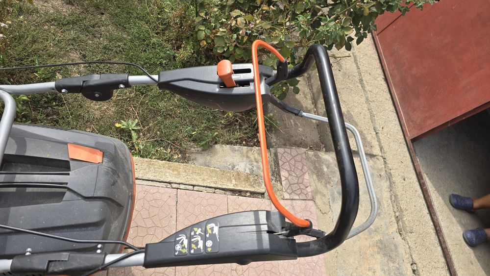 Masina tuns gazon Hitachi ML140E