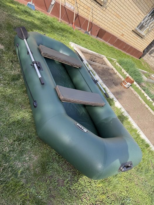 Продам лодку с мотором