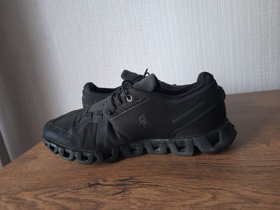 On Cloud маратонки 39 номер.