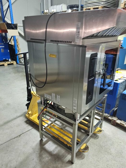 Конвектомат Convotherm Maxx - последен модел с аспиратор и стойка