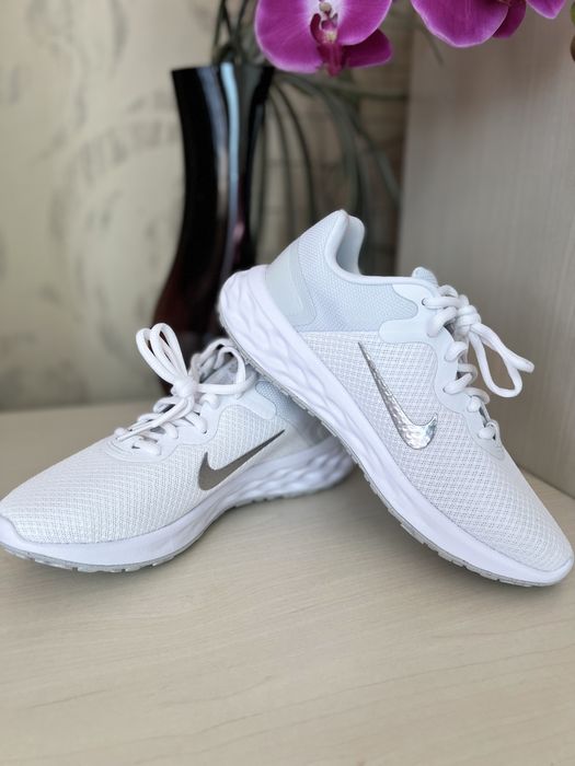Новые кроcсовки Nike Revolution 36-37р.