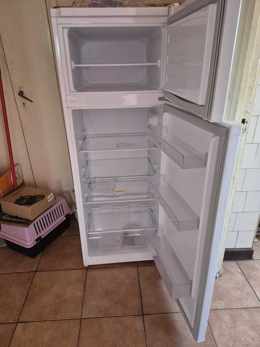 Frigider Arctic, H 143 cm, capacitate 205 l, congelator 41 l