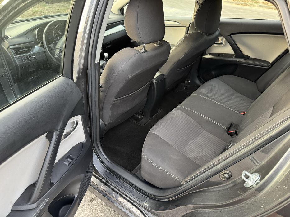 Toyota Avensis 2.0D4D 74хил км 2018