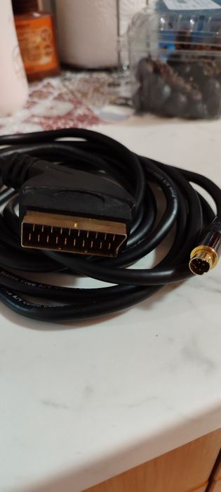 кабели и преходници за свързване на видео компоненти