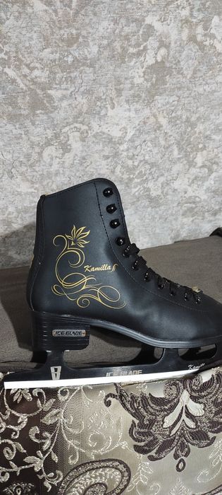 Фигурные коньки женские