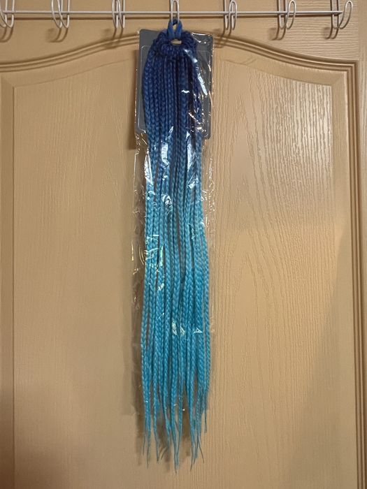 Красива дълга плитка от прежда