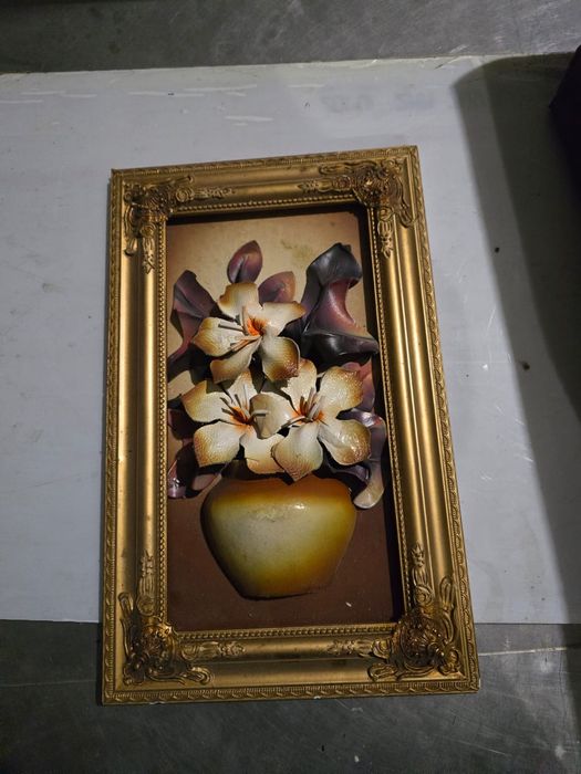 Tablou cu flori 3D inramat cu finisaj auriu