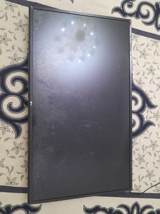 Продам телевизор на запчасти LG