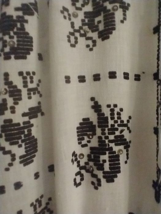 Rochie populara autentica lucrata manual pe panza de casa