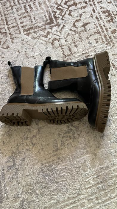 Продам кожанные ботинки