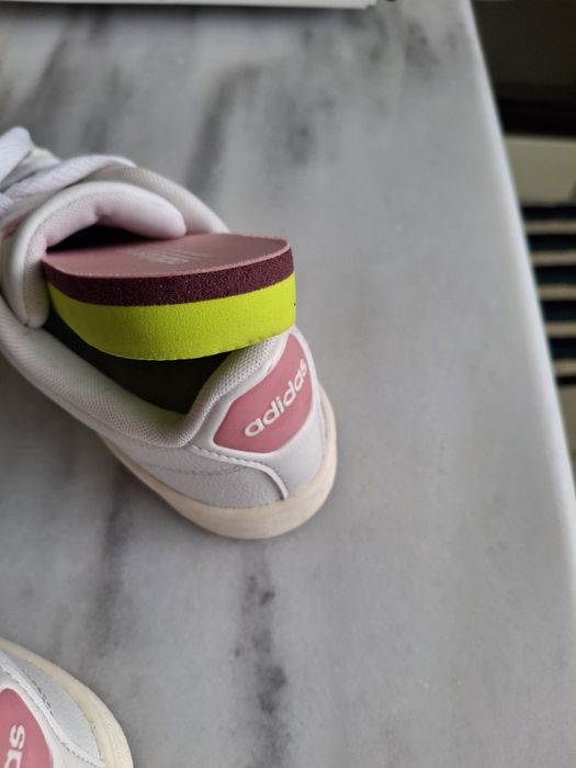 Спортни обувки,бели и удобни