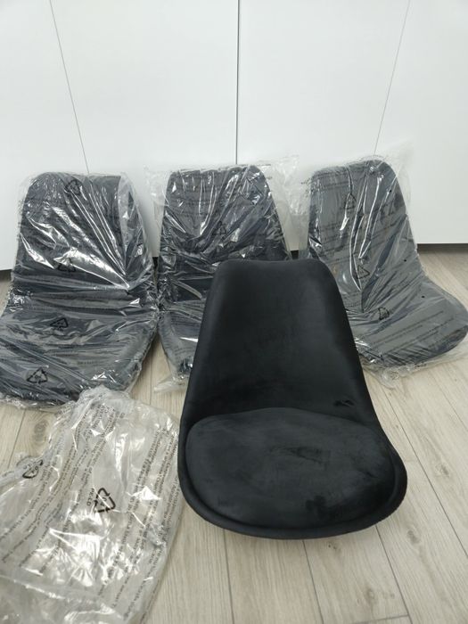 Set 4 scaune catifea + lemn masiv NOI