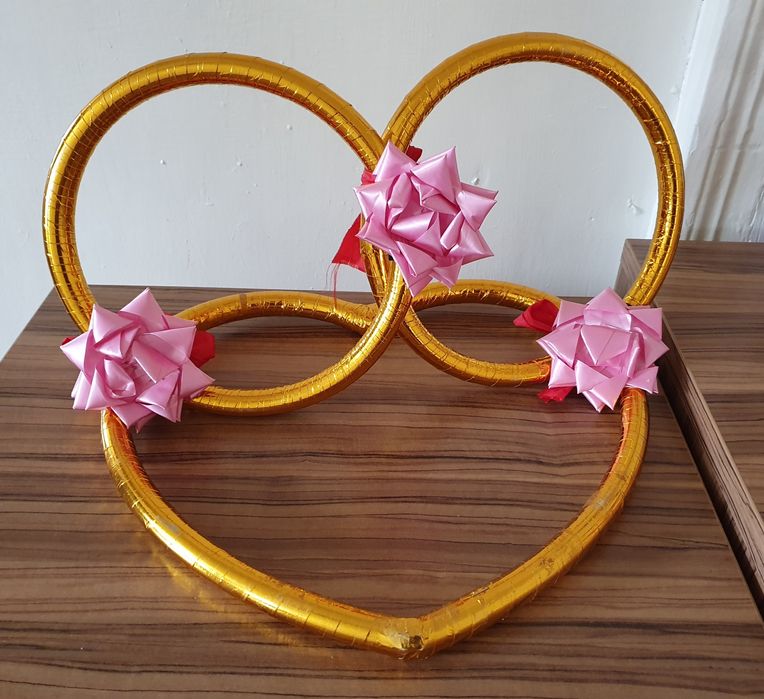 Продаю свадебные атрибуты (сердечко, цветы)