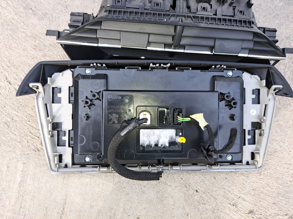 Дисплей за Пежо 208 след 2020г