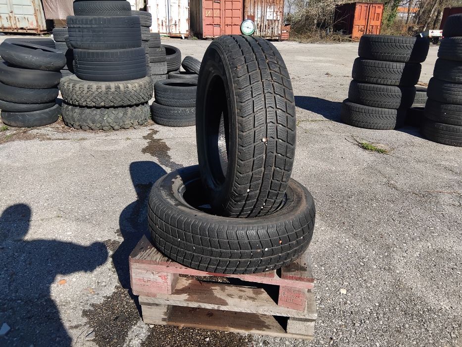 Гуми 205 65 16 C Ц Roadstone от Мишелин. Налични са 2 броя - нов внос.