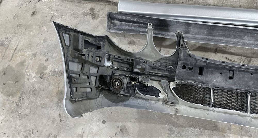 Бампер передней w211