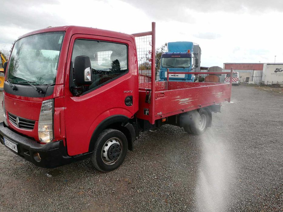 Продавам Renault maxity дизел бордово 2015 година