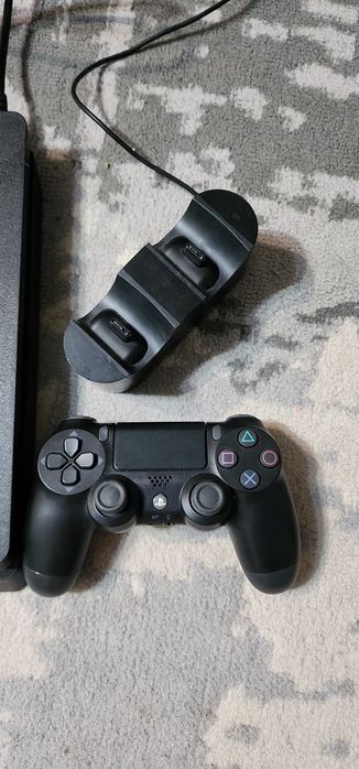 Продам Sony Playstation 4