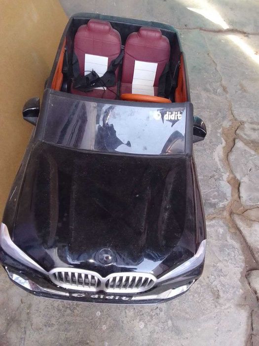 Bolalar moshinchasi sotiladi