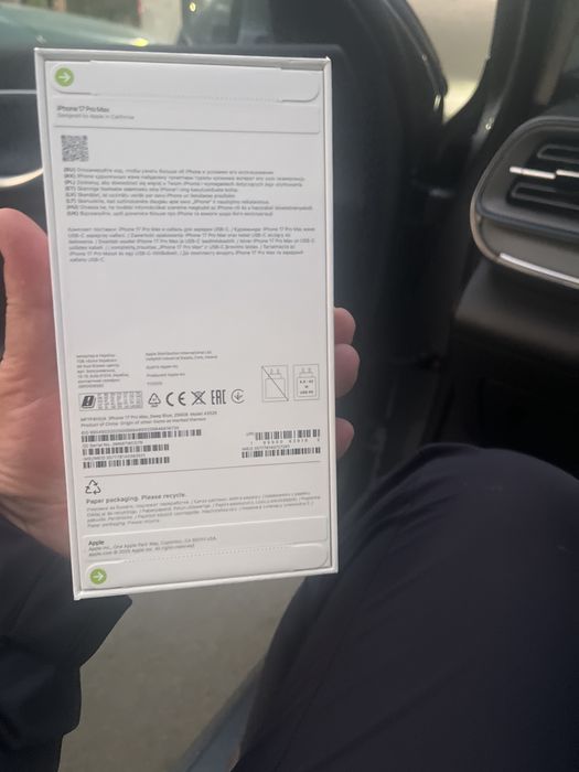 Продаю Айфон 17 про мах