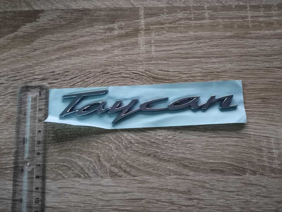 Порше Porsche Taycan надпис емблема