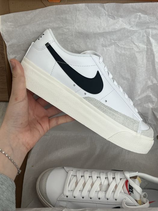 Чисто нови Nike обувки