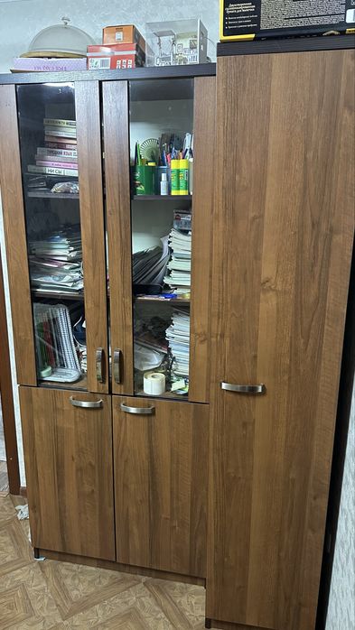 Два отдельно стоящих шкафа под