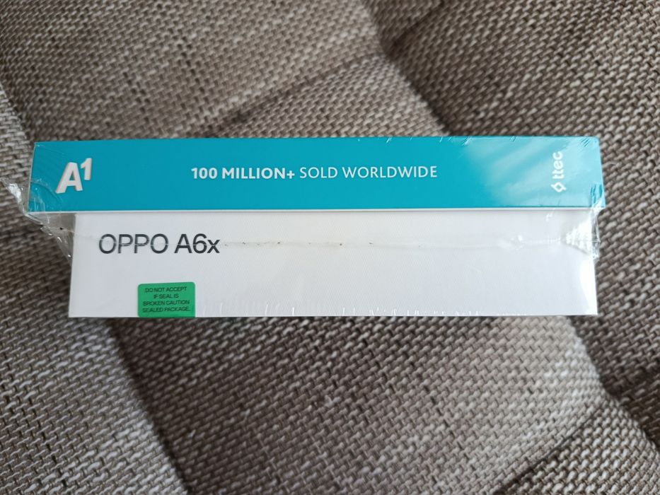 Смарт телефон Oppo