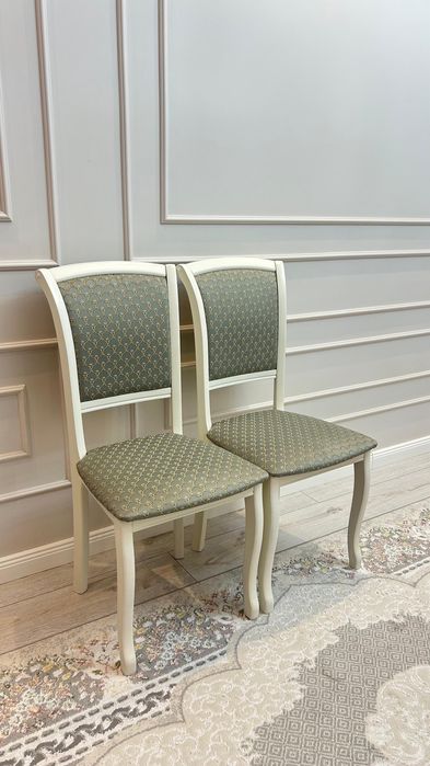 Стол отырғышымен сатылады.