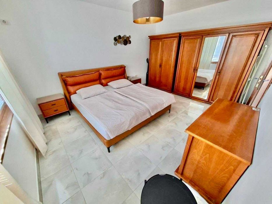 Просторен тристаен апартамент, Първа линия, Гледка море