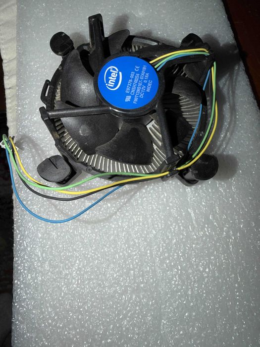 Procesor Intel Core I3-8100 + Cooler