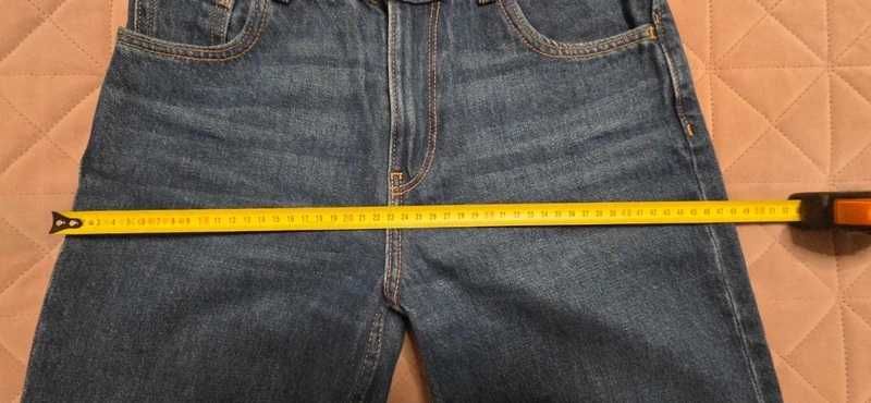 Blugi Bershka, model larg, ca NOI