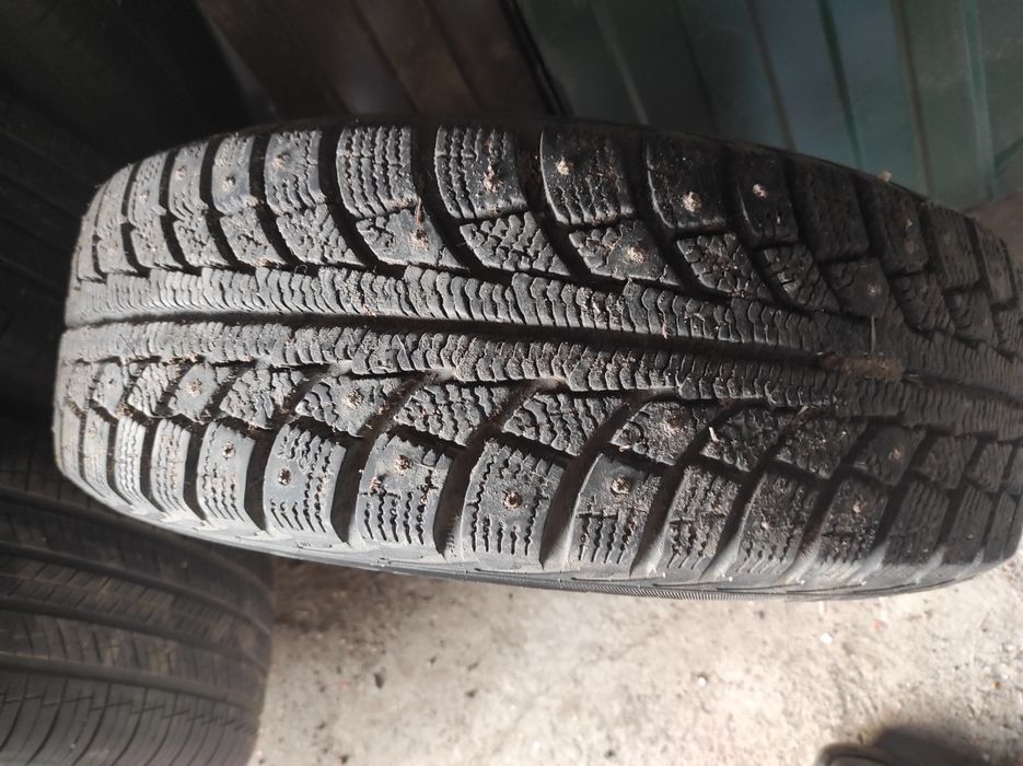 Зимние шипованные шины комплект
