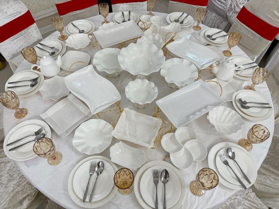 Прокат пасуда . Стол и стулья