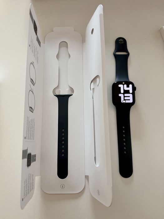 Apple Watch Series 7 (GPS, 45mm, black)