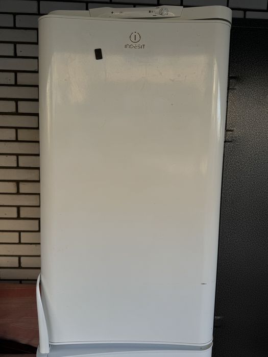 Холодильник бу indesit