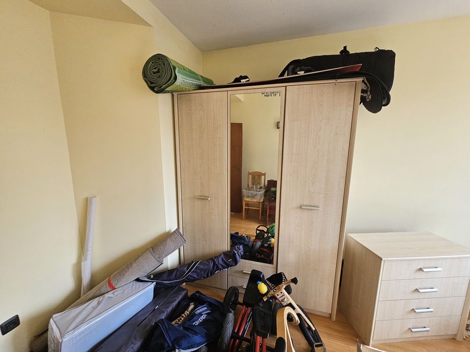 Спален комплект: гардероб с огледало + 2 нощни шкафчета + скрин – мног