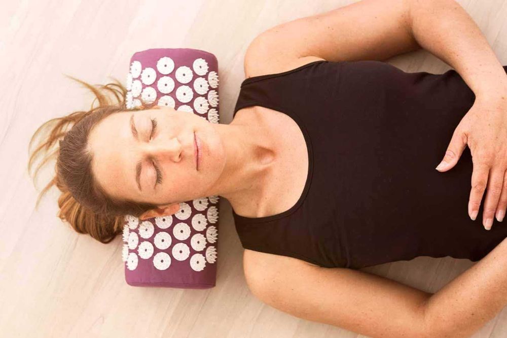 Постелка за акупресура, включително възглавница и чанта за носене