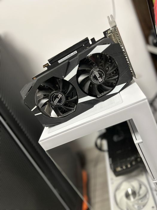 Se vinde Gtx 1650 4gb
