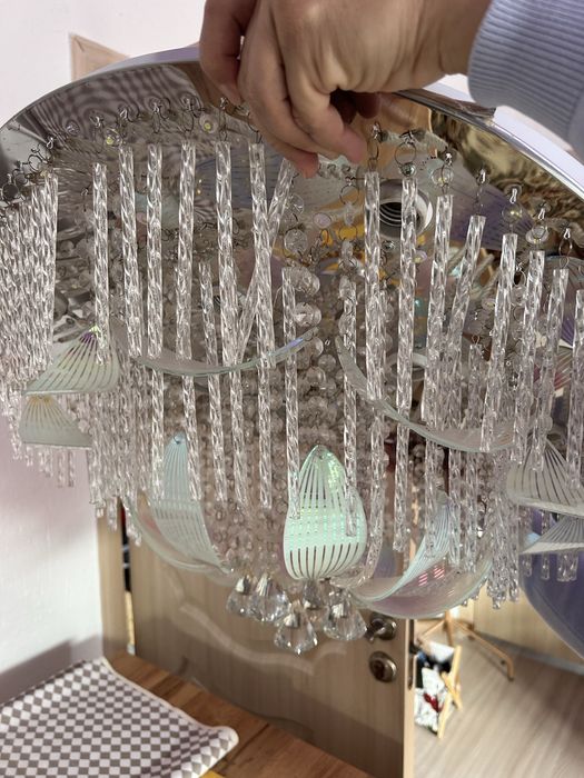 Люстра натяжная.