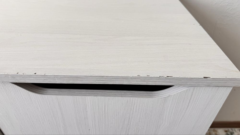 Большой комод.