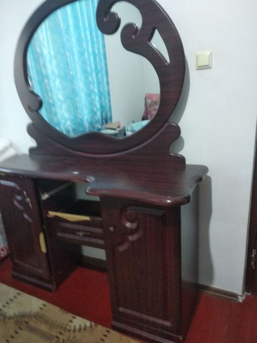 Спальни гарнитур сотилади