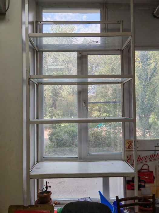 Продам витрины  срочно