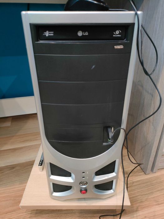 Настолен Компютър