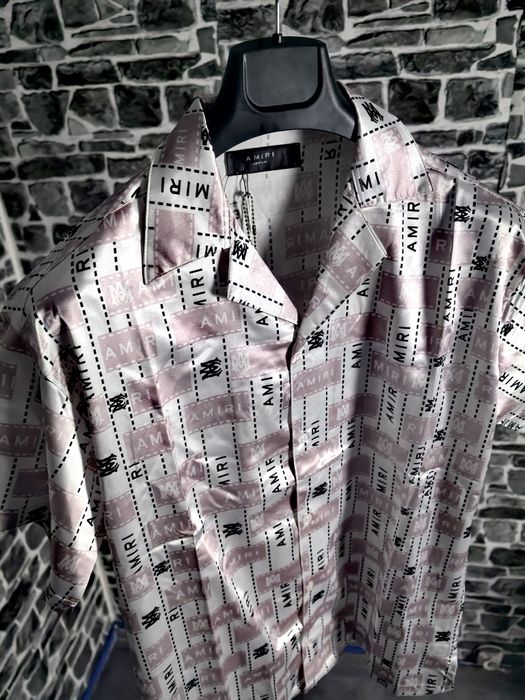 Amiri летен екип