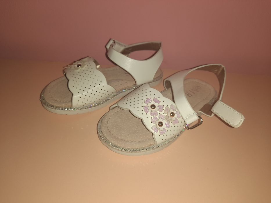 Sandale nr 25 noi